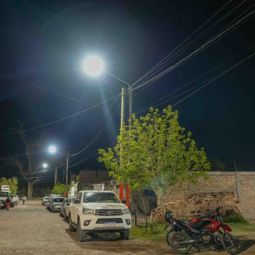 Loteo Nazareno: Daniela Rodríguez inauguró luminaria LED y anunció la construcción de una plaza para los niños del barrio