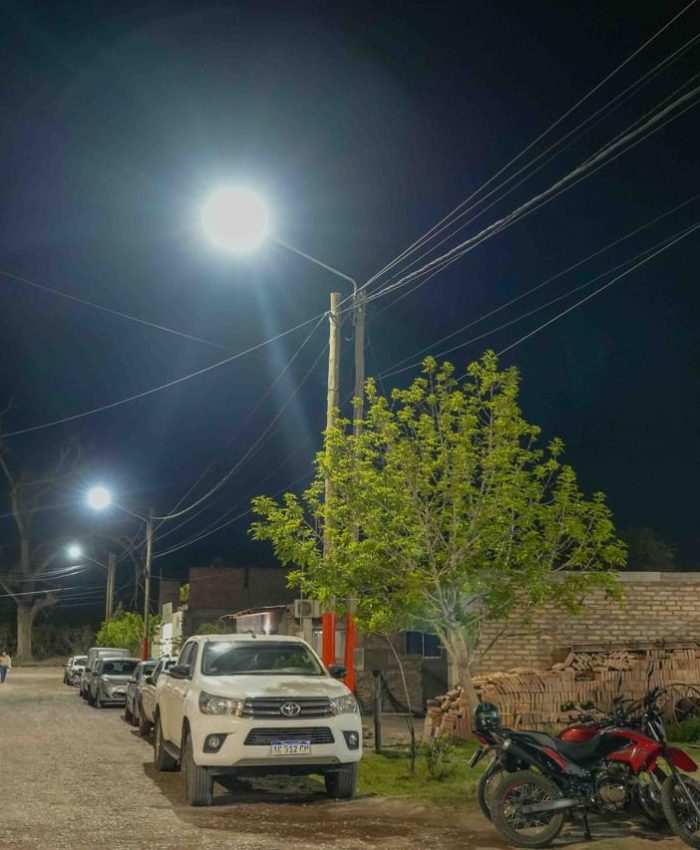 Loteo Nazareno: Daniela Rodríguez inauguró luminaria LED y anunció la construcción de una plaza para los niños del barrio