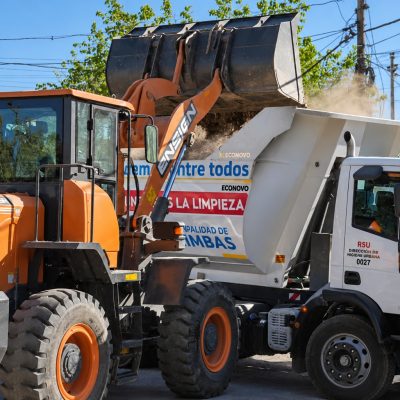 Chimbas intensifica los operativos de limpieza, desinfección y mantenimiento de acequias en distintos barrios del departamento