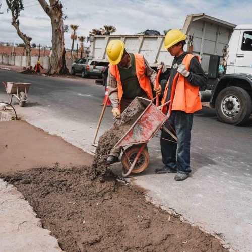 Chimbas realizó tareas de limpieza y obras de mejora en desagües de la zona Este