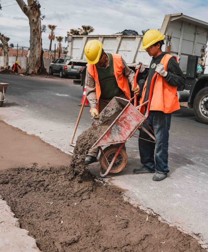 Chimbas realizó tareas de limpieza y obras de mejora en desagües de la zona Este