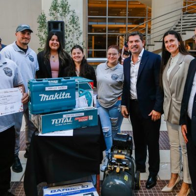 Apoyo a emprendedores: Orrego entregó insumos y certificados del programa ATP