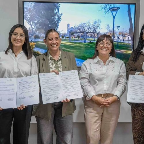 Chimbas firmó convenios con la Universidad de Congreso para impulsar la formación de su personal y las prácticas profesionales
