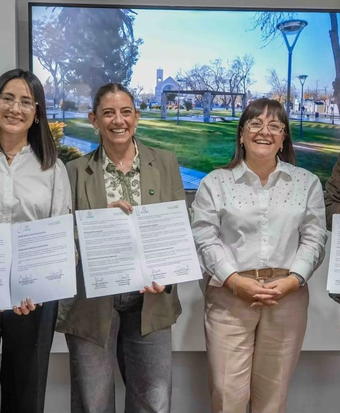 Chimbas firmó convenios con la Universidad de Congreso para impulsar la formación de su personal y las prácticas profesionales