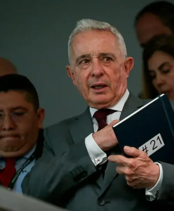 COLOMBIA: la Justicia otorgó libertad condicional al expresidente Alvaro Uribe acusado de soborno en actuación penal y fraude procesal
