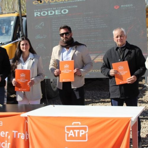 El Ministerio de Producción firmó un Acta Compromiso con empresas proveedoras mineras de Iglesia