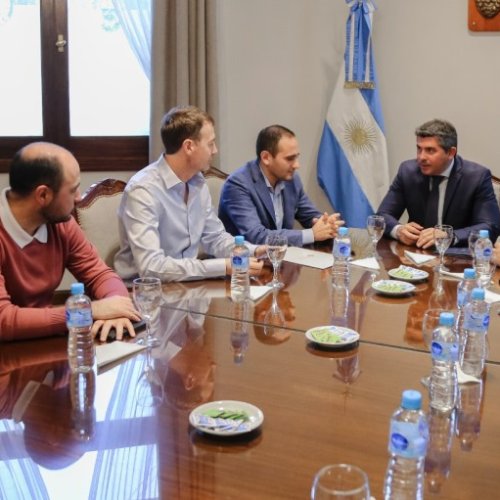 Orrego encabezó la firma de un contrato clave para la transformación energética de San Juan