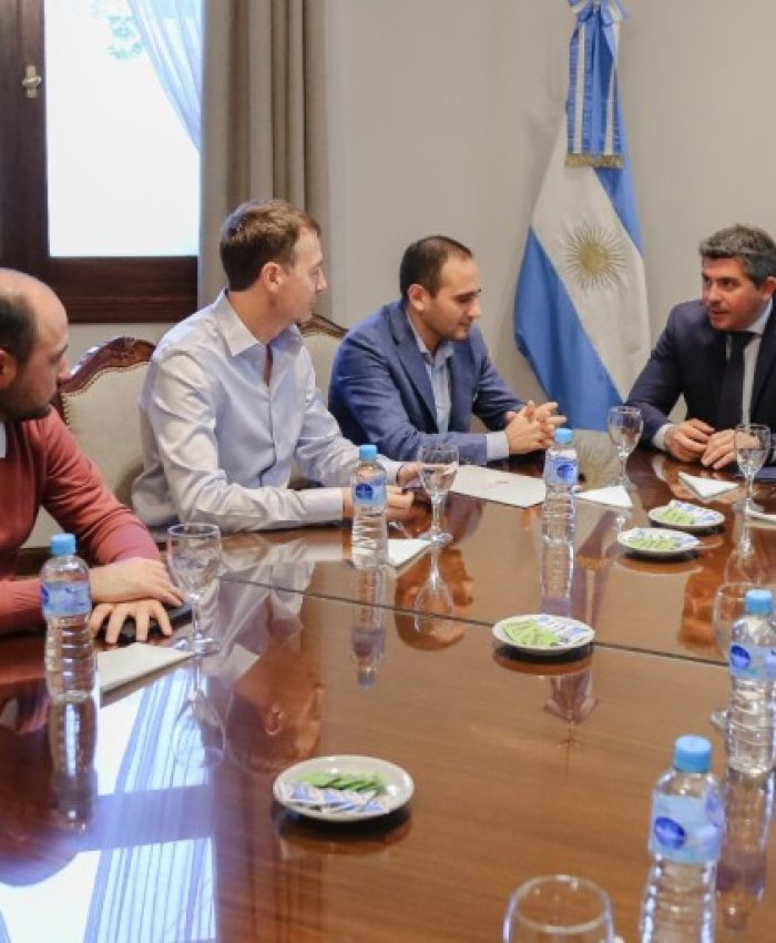 Orrego encabezó la firma de un contrato clave para la transformación energética de San Juan