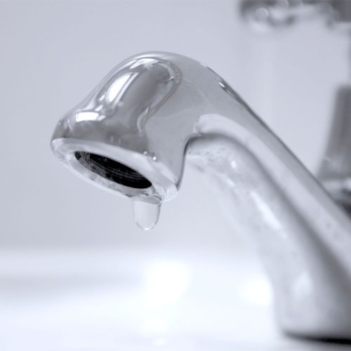 Sin aumentos por seis meses para Luz y Agua