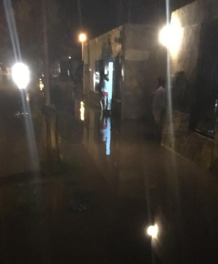 Desidia en Sarmiento: decadas sin obras, llueve y las familias se inundan (mirá el video y las fotos)