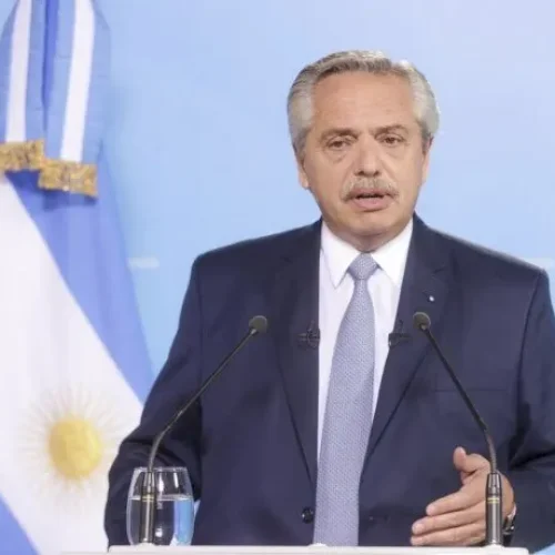 «Guerra contra la inflación»: Gobierno lanzó paquete de medidas, convocó a empresarios y gremios, y apunta contra especuladores