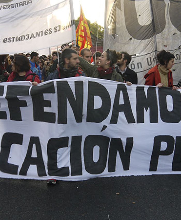 Debido a los recortes en los presupuestos de las universidades,en todo el país los docentes van al paro