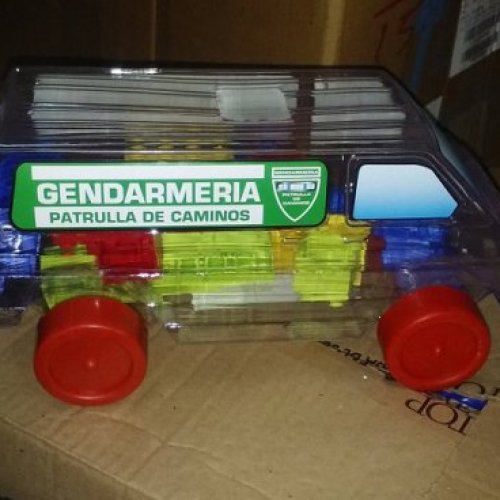 Por el Día del Niño, el Gobierno de CABA reparte camiones de juguete con logo de Gendarmería