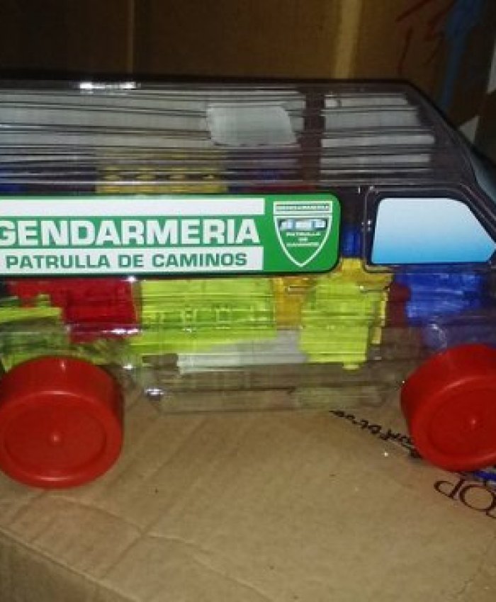Por el Día del Niño, el Gobierno de CABA reparte camiones de juguete con logo de Gendarmería