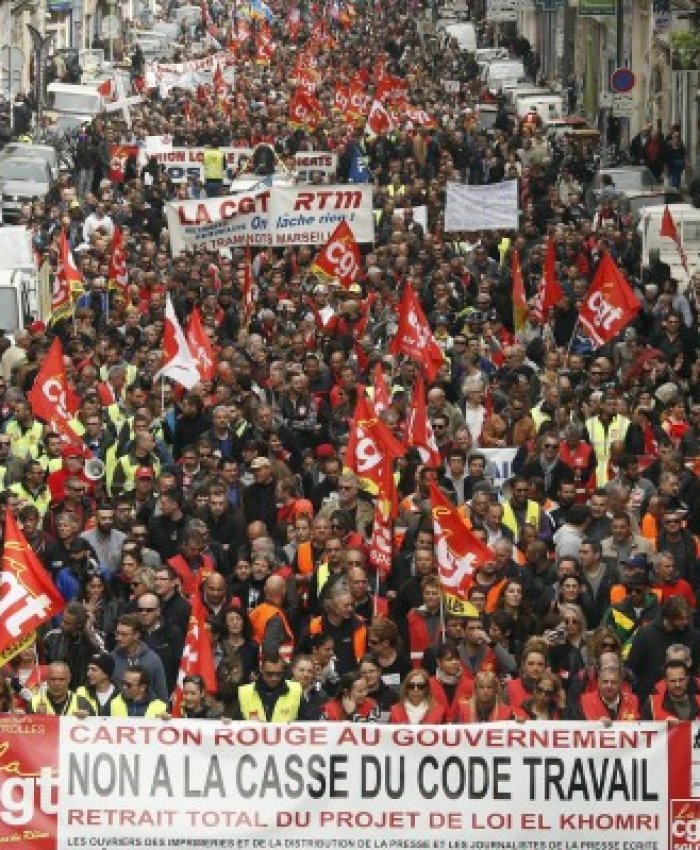 Huelga general en Francia: más de 400 mil personas se movilizan contra Macron