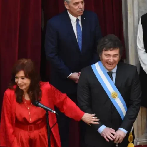 Cristina Kirchner analizo la gestión de Javier Milei y la situación del país: “Argentina en su tercera crisis de deuda. Cuadro de situación”. Va con cita de Juan Bautista Alberdi»