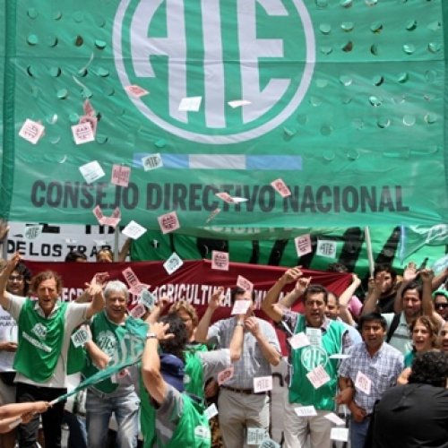 Los trabajadores estatales sufrieron una pérdida del 19 % en sus salarios
