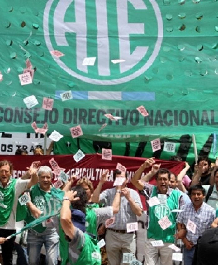 Los trabajadores estatales sufrieron una pérdida del 19 % en sus salarios