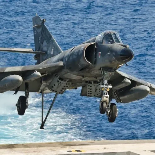 EL MEJOR EQUIPO DE LOS ÚLTIMOS 50 AÑOS:  Mauricio Macri gastó 14 millones de euros en aviones que «no estaban operativos»