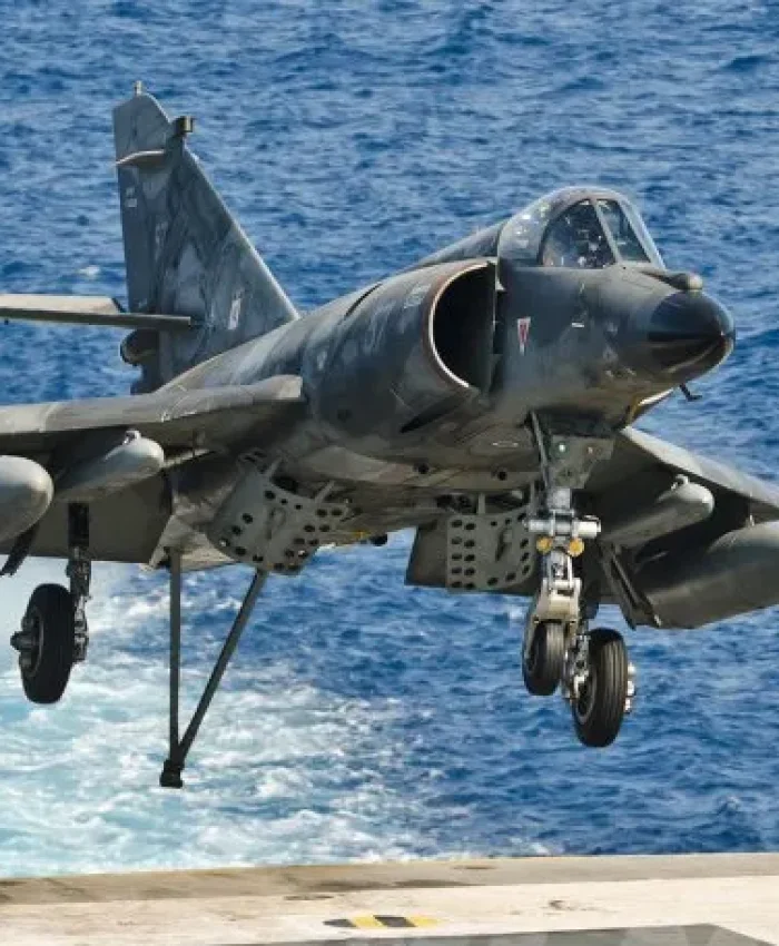 EL MEJOR EQUIPO DE LOS ÚLTIMOS 50 AÑOS:  Mauricio Macri gastó 14 millones de euros en aviones que «no estaban operativos»