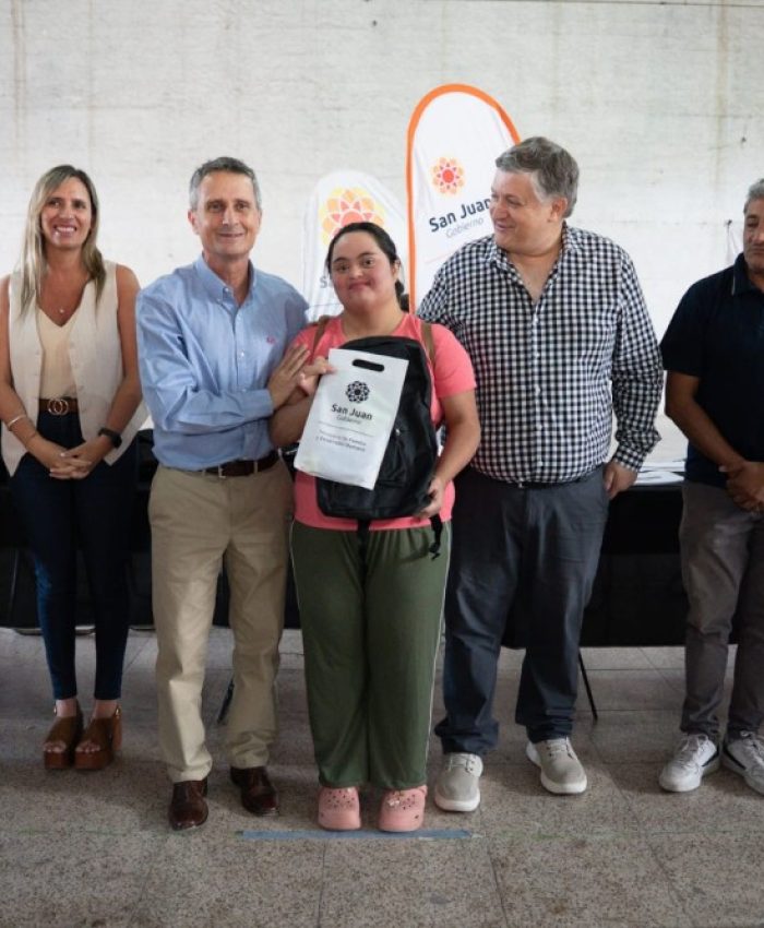 Entregaron los kits de útiles en 9 de Julio y 25 de Mayo