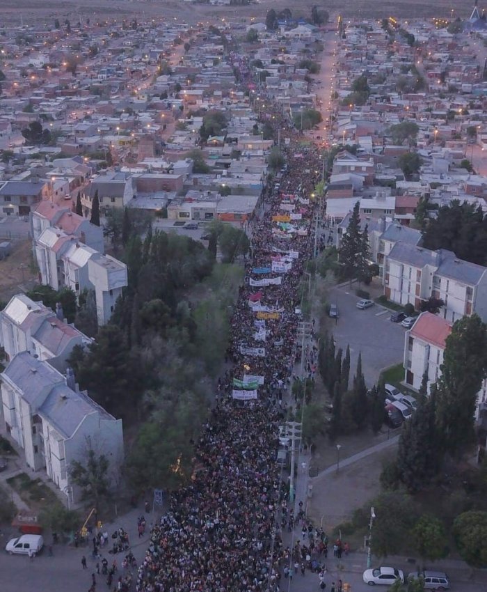 Trelew: multitudinaria marcha de mujeres