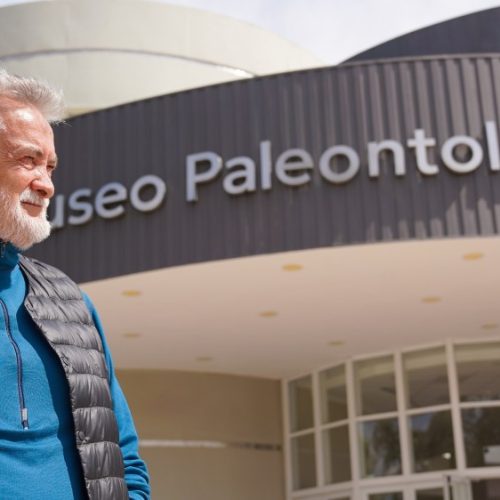 El paleontólogo con récord de hallazgos que inspira el show central de la FNS 2026