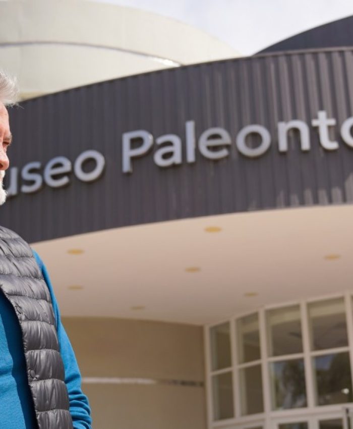 El paleontólogo con récord de hallazgos que inspira el show central de la FNS 2026