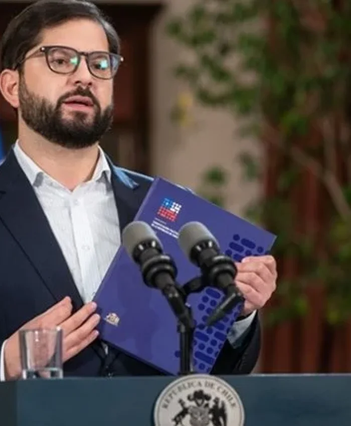 CHILE: Boric recibió la propuesta de la nueva Constitución y convocó al plebiscito del 4 de septiembre