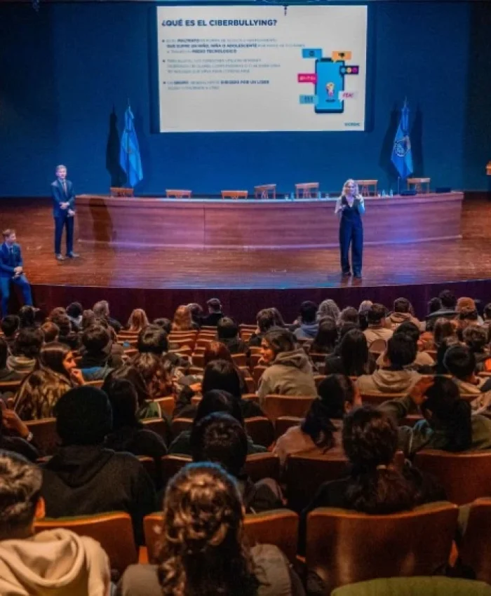 Educación lleva la prevención del grooming a las aulas de toda la provincia