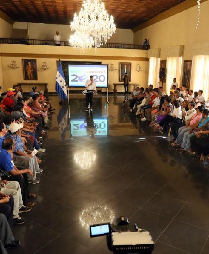 Desplazan a Plaini y allanan el sindicato de canillitas