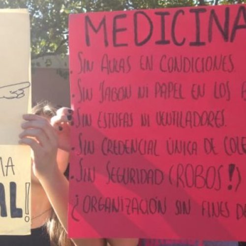 Alumnos de la Católica piden rebaja en las cuotas