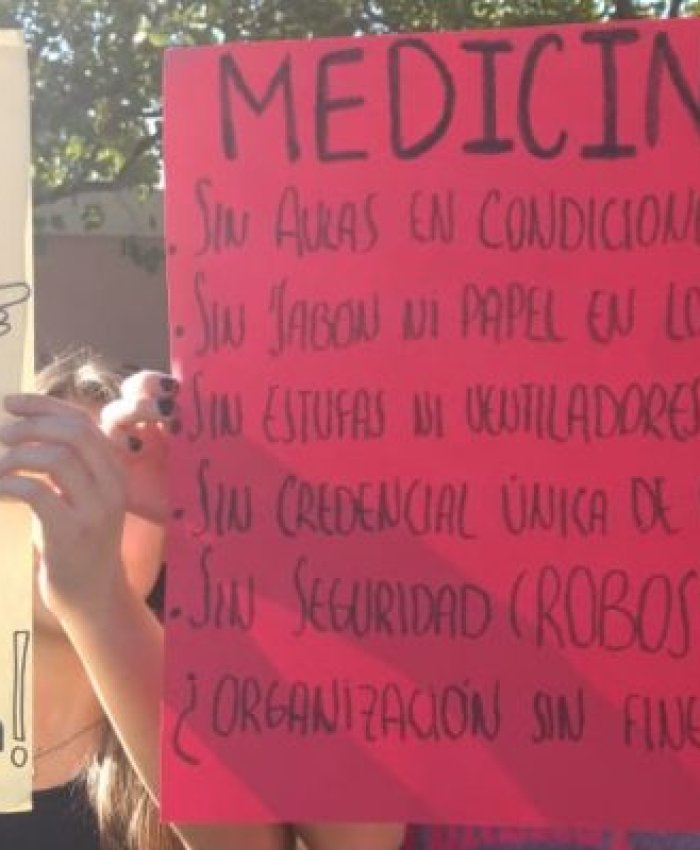 Alumnos de la Católica piden rebaja en las cuotas
