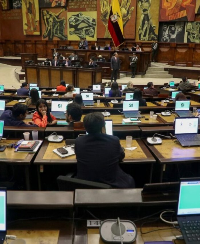 Pleno de la Asamblea en la votación sobre la presencia de bases militares en Ecuador. • Foto: Flickr Asamblea Nacional Este contenido ha sido publicado originalmente por EL COMERCIO. Si vas a hacer uso del mismo, por favor, cita la fuente y haz un enlace hacia la nota original en la dirección: https://www.elcomercio.com/actualidad/politica/asamblea-aprueba-reforma-permitiria-instalacion-bases-militares-extranjeras/