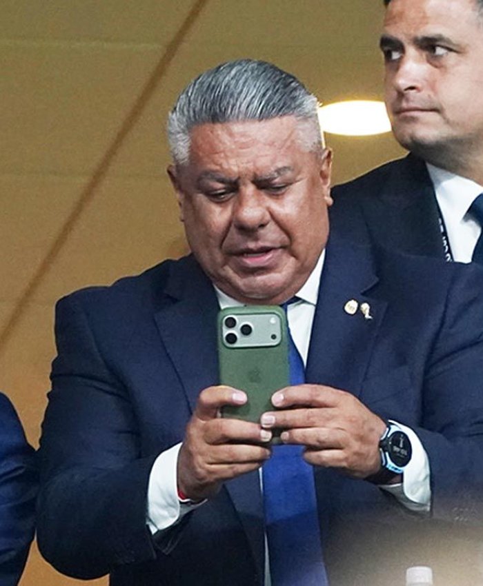 La AFA desmintió que la justicia de Estados Unidos le haya incautado el celular a Chiqui Tapia