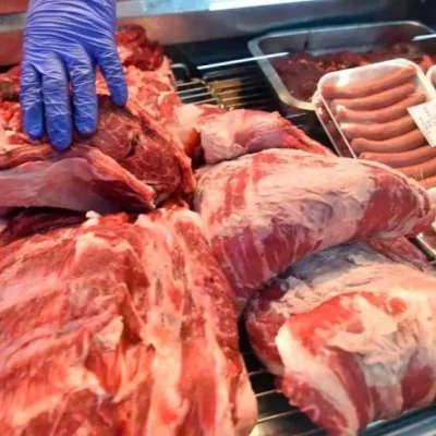La mesa de los argentinos sin carne: el consumo de carne vacuna cae a mínimos históricos.