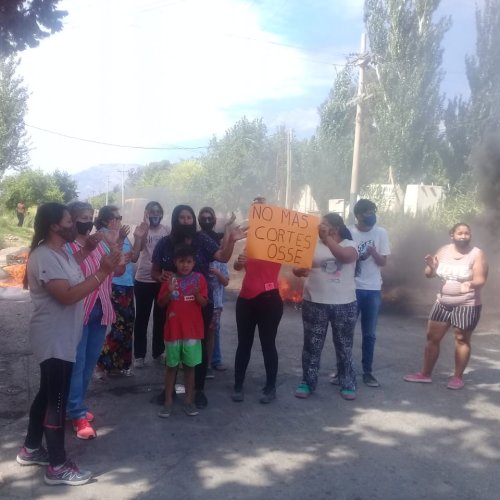 Vecinos denuncian que están sin agua desde navidad.