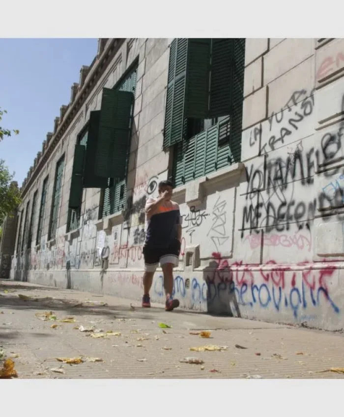 ¿DOBLE VARA?: denuncia e investigación en la justicia por grafitis en la escuela Normal Superior Sarmiento, luego del 8M