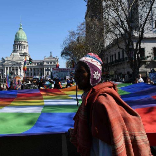 El gobierno nacional derogo por decreto la Emergencia Territorial Indígena en Argentina