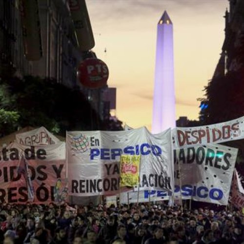 Multitudinaria marcha en apoyo a los trabajadores despedidos de Pepsico