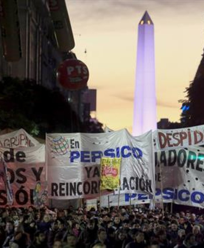 Multitudinaria marcha en apoyo a los trabajadores despedidos de Pepsico
