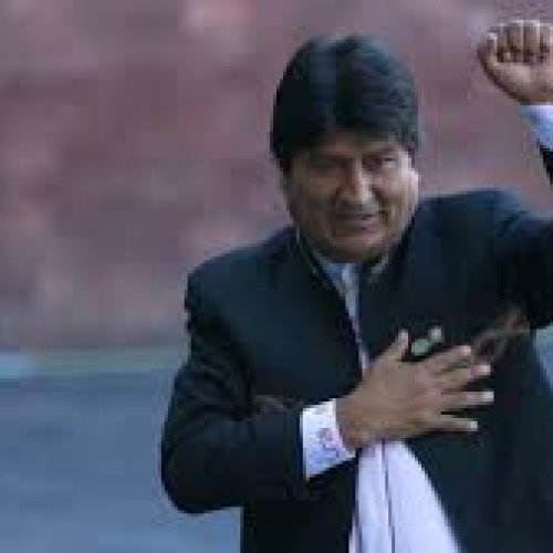 Bolivia: Evo Morales promulga una ley que garantiza la gratuidad de la salud