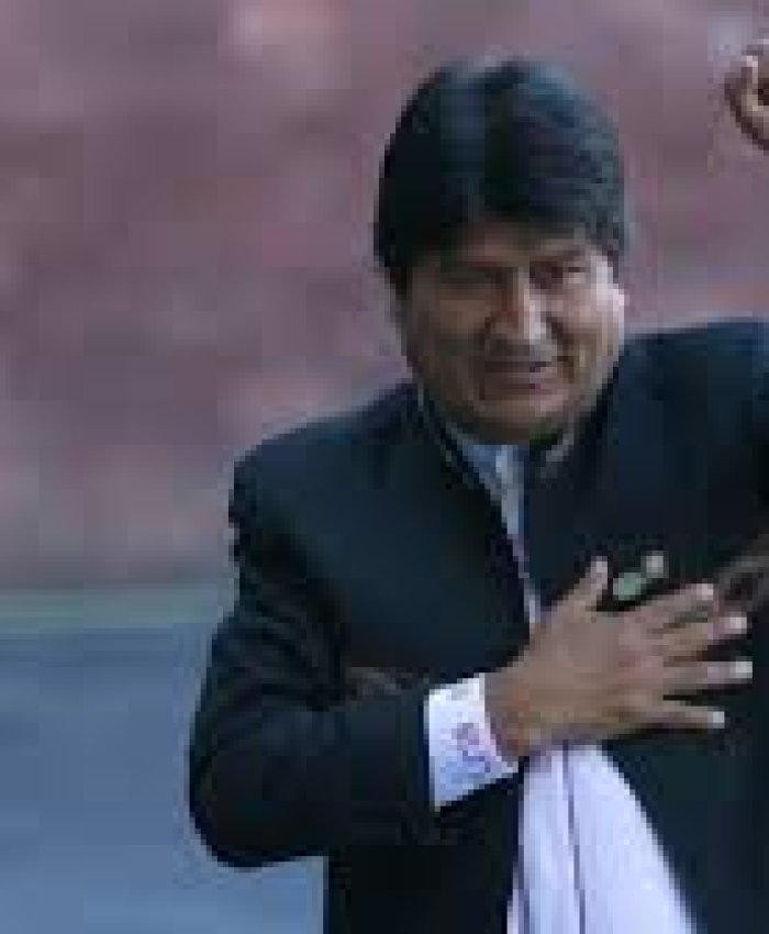 Bolivia: Evo Morales promulga una ley que garantiza la gratuidad de la salud