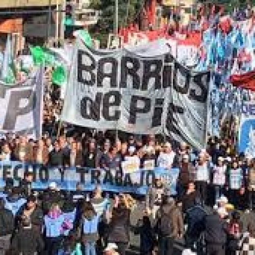 Movimientos sociales y gremios marchan por la implementación de la emergencia social