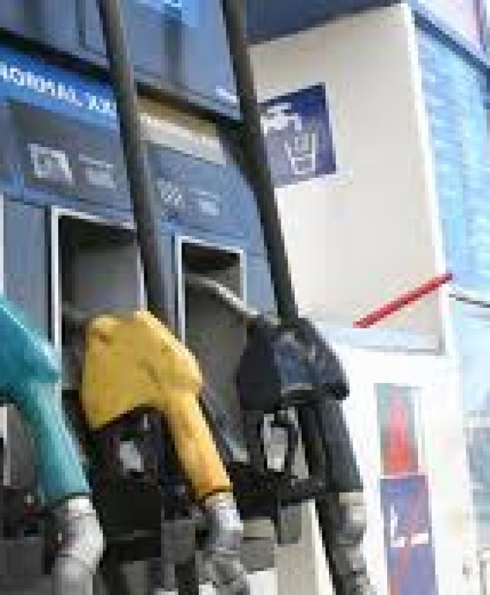 Gobierno rompe el acuerdo con petroleras y libera el precio de naftas