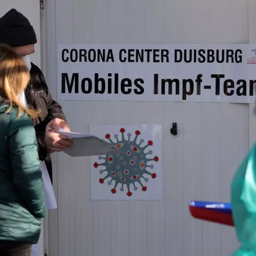 COVID-19: aumento de casos en países europeos que levantaron «brutalmente» sus restricciones anticovid