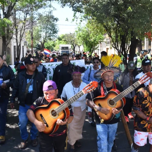 PARAGUAY: comunidades indígenas protestan por el cierre de la sede central del Instituto Paraguayo del Indígena en Asunción