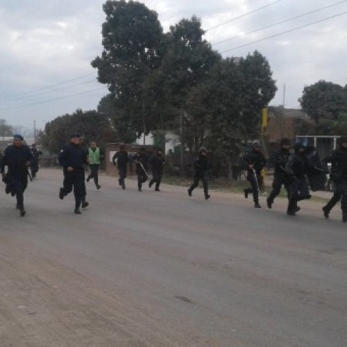 Grave: en Jujuy reprimen una protesta de municipales  y los encierran en el ingenio Ledesma