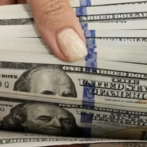 Argentina: el dólar blue no para de subir, la brecha roza el 50%