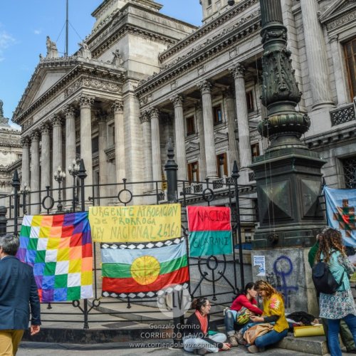 Organizaciones indígenas acampan en el Congreso por la prórroga de la ley que frena desalojos